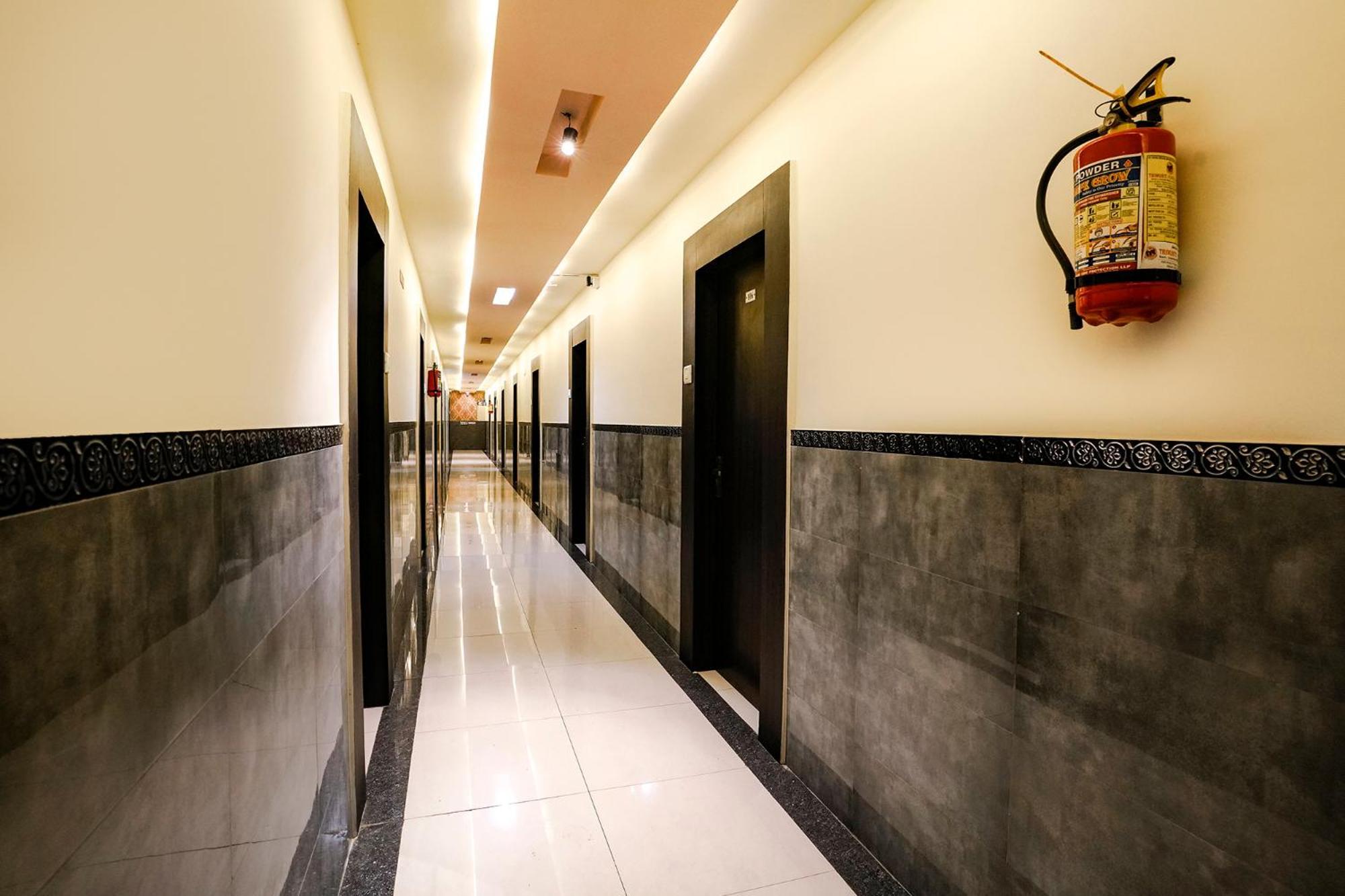 Fabhotel Sai Vihar Kolshet Exteriör bild